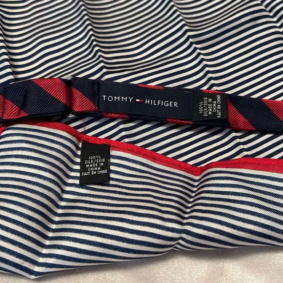 Tommy Hilfiger bow tie & Handkerchief set navy and red - Picture 5 of 9